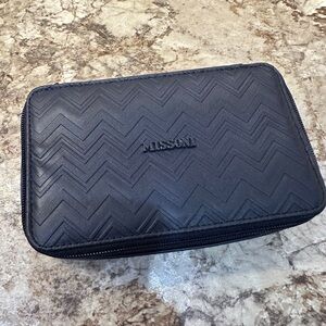 Delta 1 Missoni Black Chevron Toiletry Bag